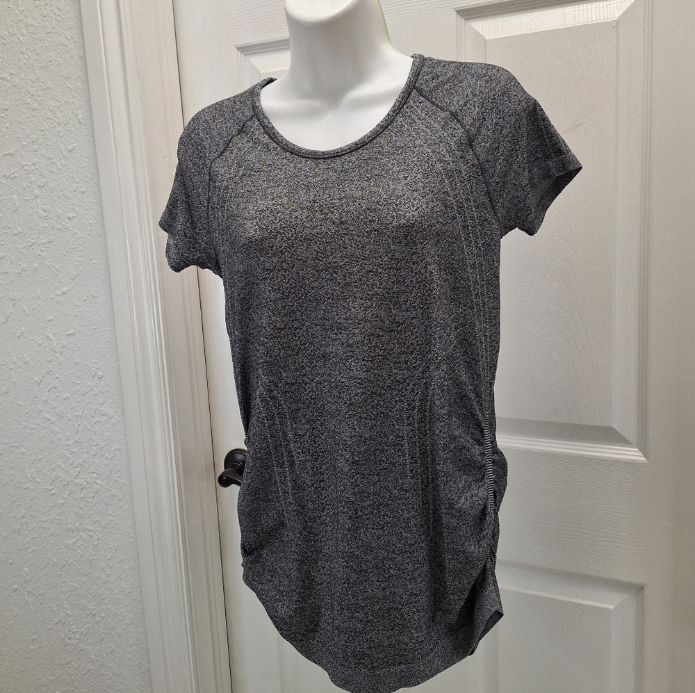 Athleta Women's  Short Sleeve T-shirt Size M Gray